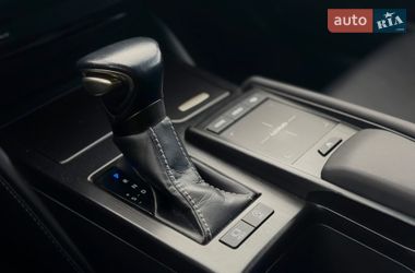 Седан Lexus ES 2020 в Киеве