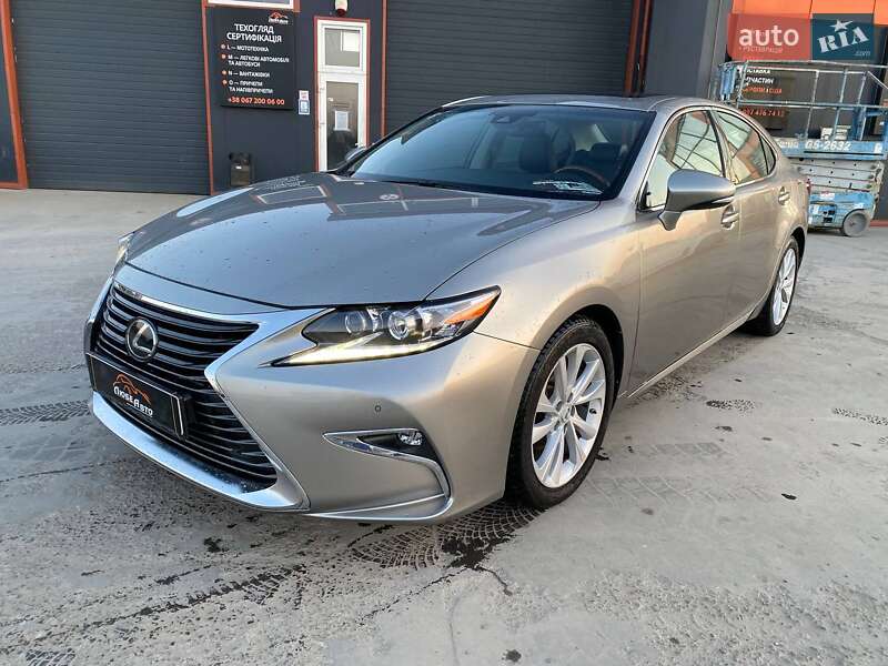 Седан Lexus ES 2017 в Львове