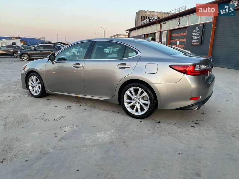 Седан Lexus ES 2017 в Львове