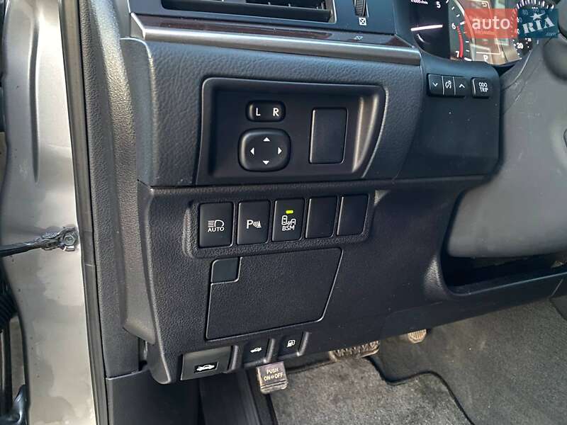 Седан Lexus ES 2017 в Львове