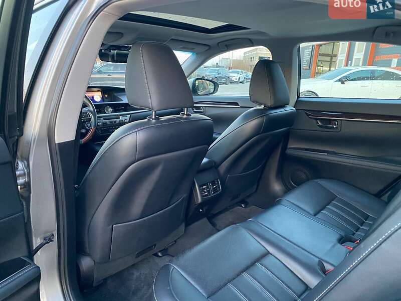 Седан Lexus ES 2017 в Львове