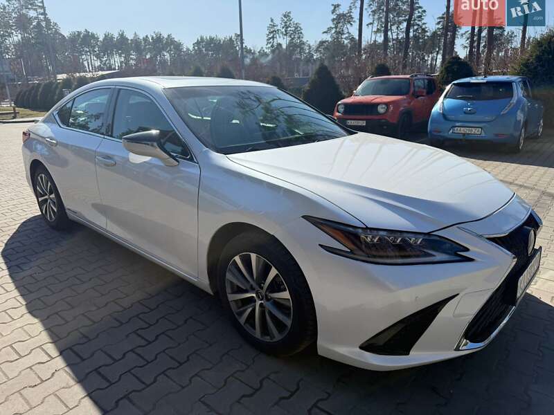 Седан Lexus ES 2021 в Киеве