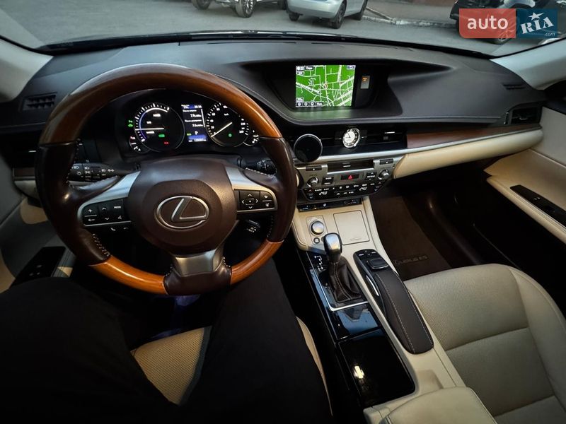 Седан Lexus ES 2015 в Житомире