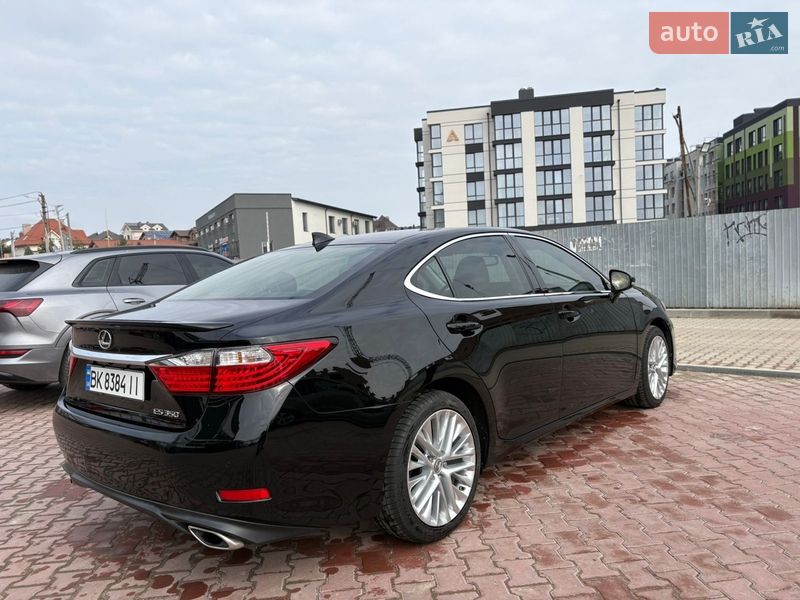 Седан Lexus ES 2015 в Рівному