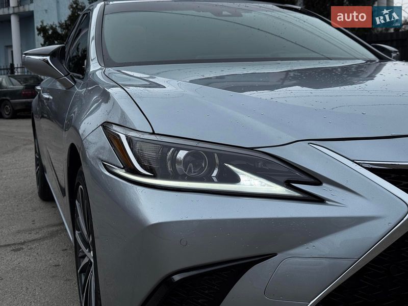 Седан Lexus ES 2023 в Киеве