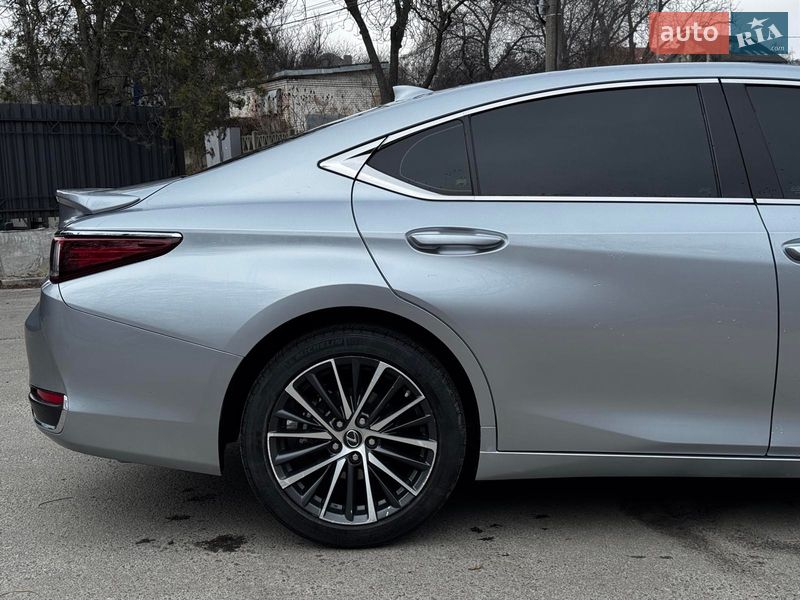 Седан Lexus ES 2023 в Киеве