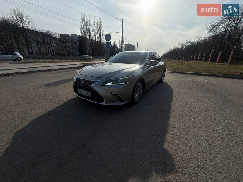 Седан Lexus ES 2018 в Кропивницком