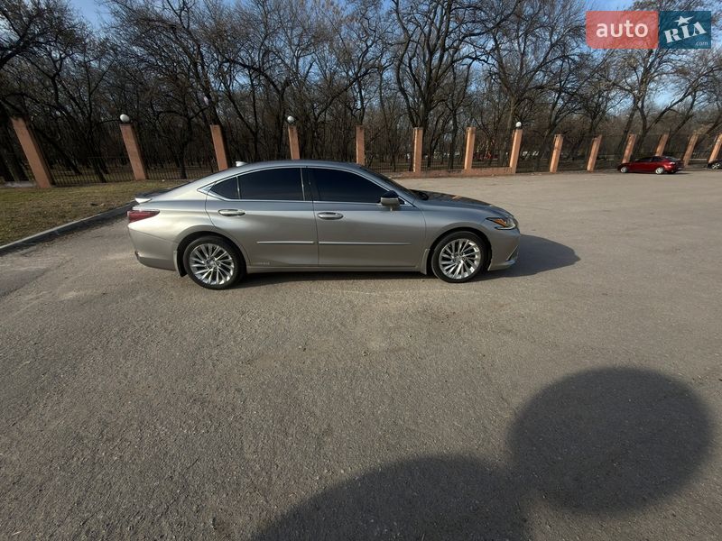 Седан Lexus ES 2018 в Кропивницком