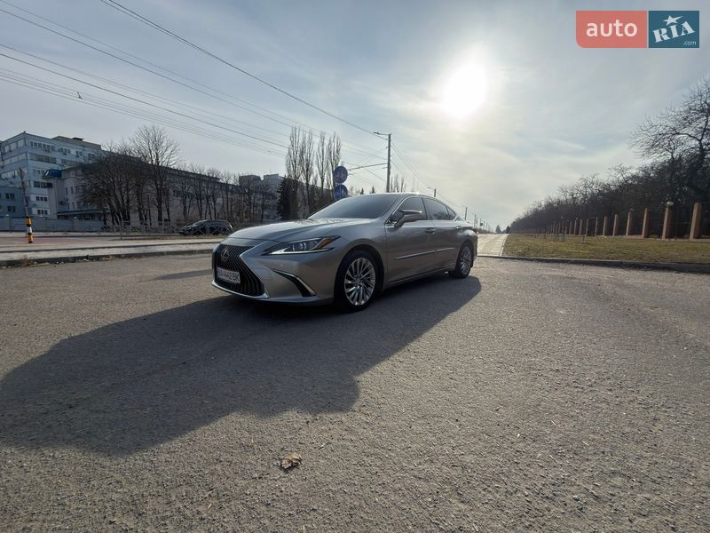 Седан Lexus ES 2018 в Кропивницком