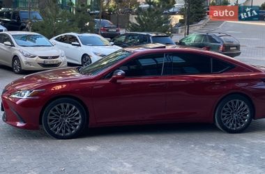 Седан Lexus ES 2019 в Киеве