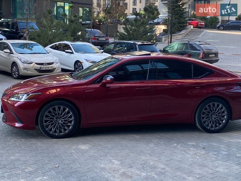 Седан Lexus ES 2019 в Киеве