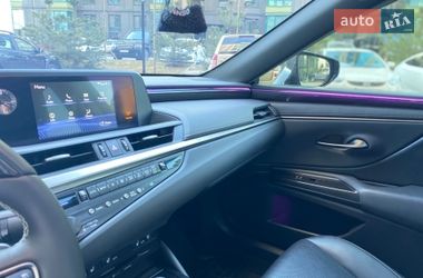 Седан Lexus ES 2019 в Киеве