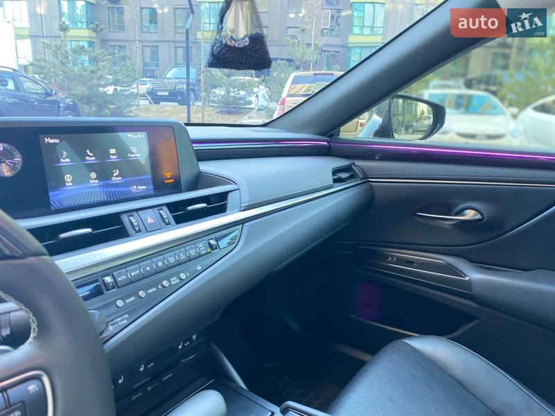 Седан Lexus ES 2019 в Киеве