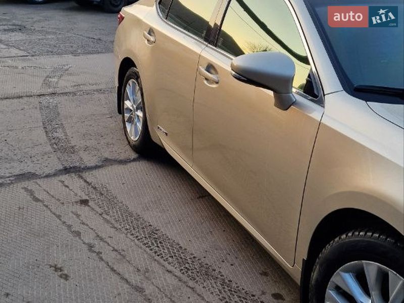 Седан Lexus ES 2015 в Кривом Роге