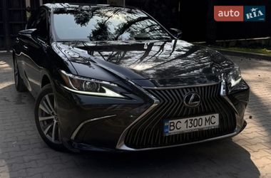 Седан Lexus ES 2020 в Новояворовске