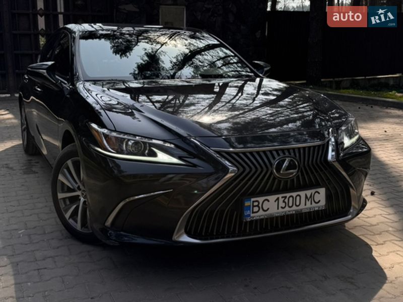 Седан Lexus ES 2020 в Новояворовске