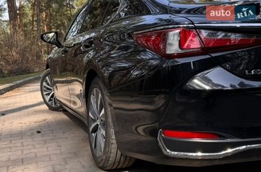 Седан Lexus ES 2020 в Новояворовске