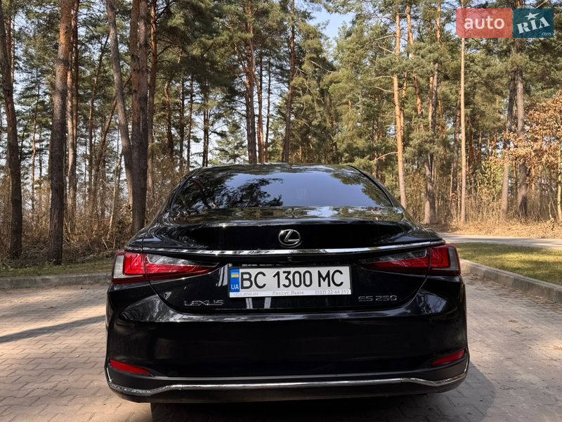 Седан Lexus ES 2020 в Новояворовске