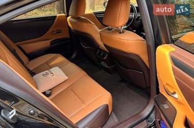 Седан Lexus ES 2020 в Новояворовске