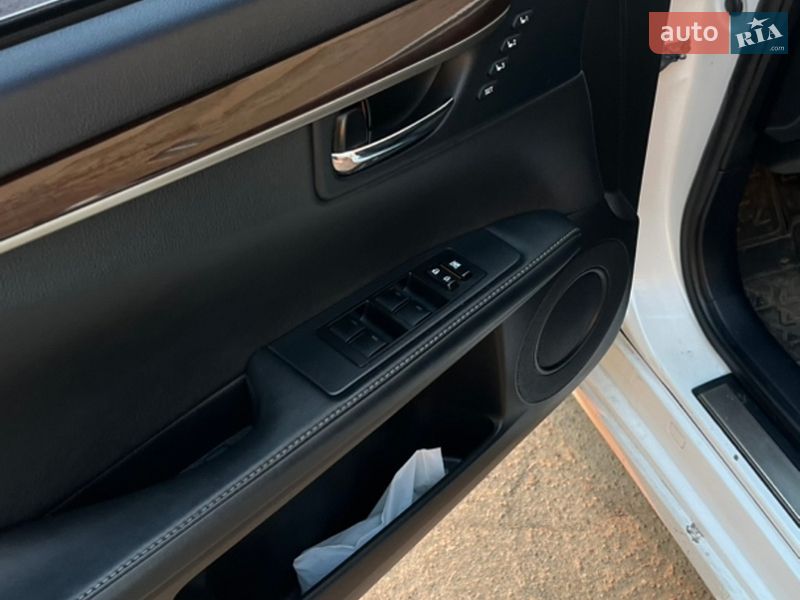 Седан Lexus ES 2013 в Чернігові