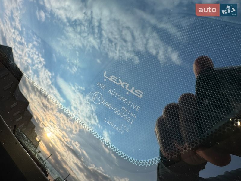 Седан Lexus ES 2023 в Виннице