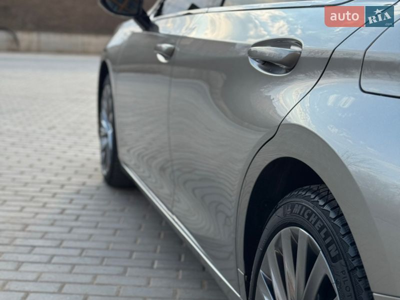 Седан Lexus ES 2023 в Виннице