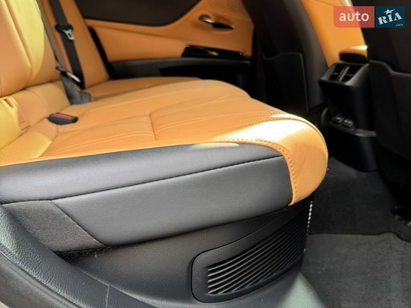 Седан Lexus ES 2023 в Виннице