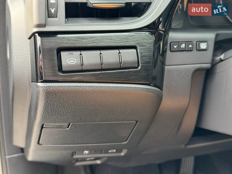 Седан Lexus ES 2023 в Виннице