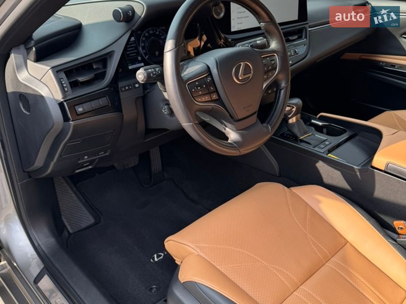 Седан Lexus ES 2023 в Виннице