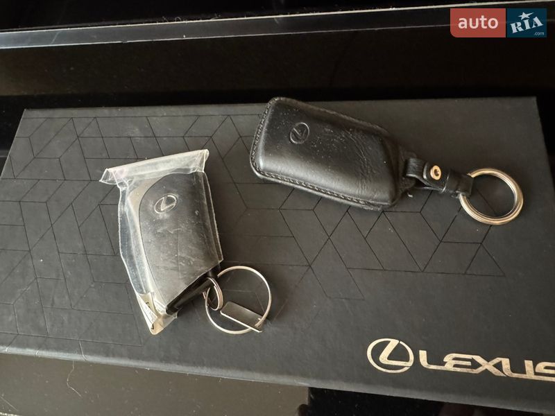 Седан Lexus ES 2023 в Виннице