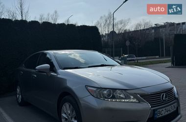 Седан Lexus ES 2015 в Львові
