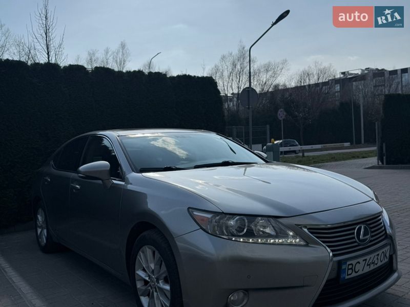 Седан Lexus ES 2015 в Львові фото Седан Lexus ES 2015 в Львові