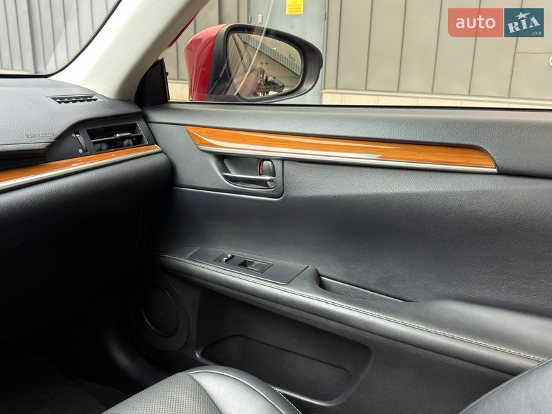 Седан Lexus ES 2014 в Києві