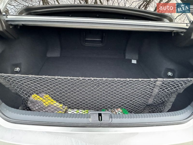 Седан Lexus ES 2023 в Виннице