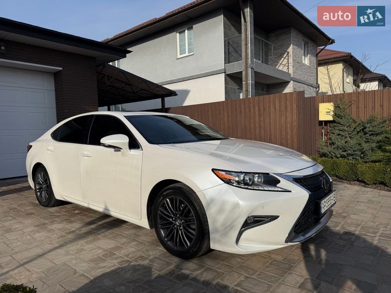 Седан Lexus ES 2018 в Киеве