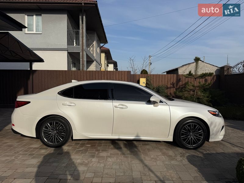 Седан Lexus ES 2018 в Киеве