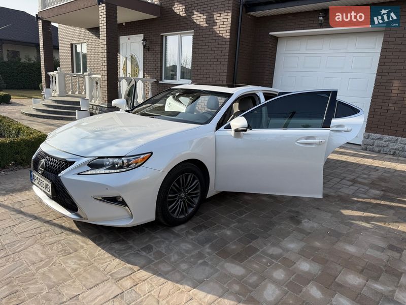 Седан Lexus ES 2018 в Киеве