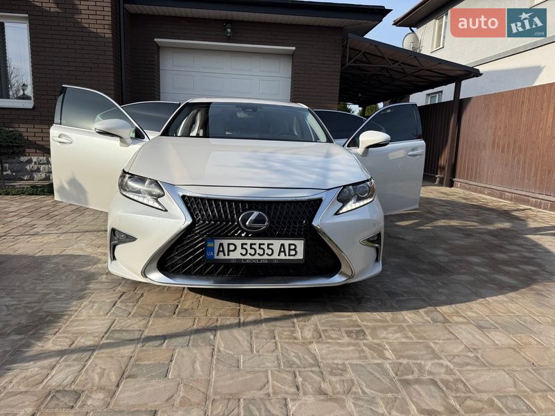 Седан Lexus ES 2018 в Киеве