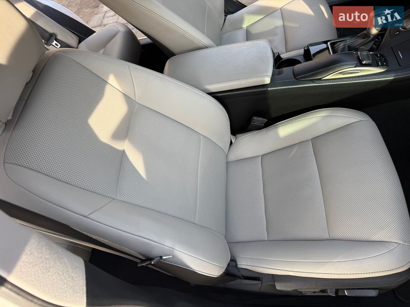 Седан Lexus ES 2018 в Киеве