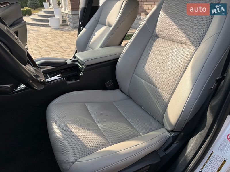 Седан Lexus ES 2018 в Киеве