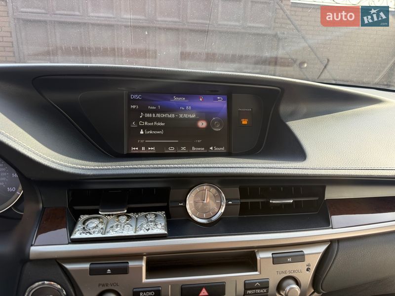 Седан Lexus ES 2018 в Киеве