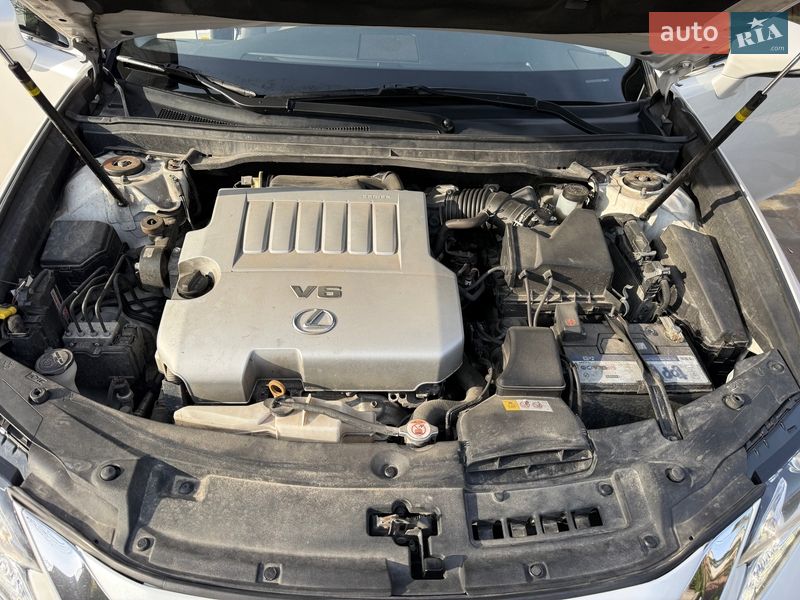 Седан Lexus ES 2018 в Киеве