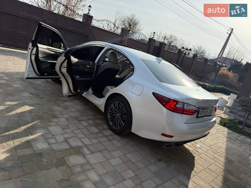 Седан Lexus ES 2018 в Киеве