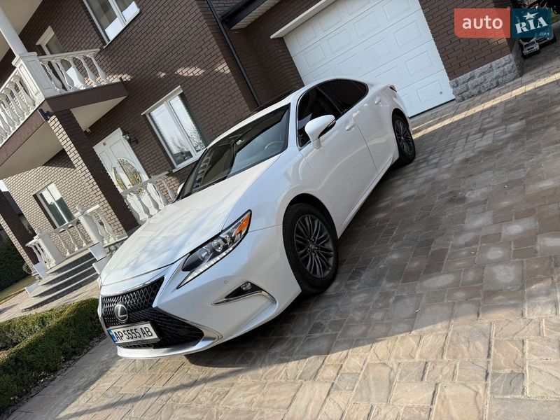 Седан Lexus ES 2018 в Киеве