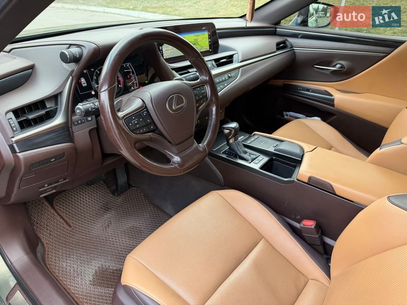 Седан Lexus ES 2020 в Львові