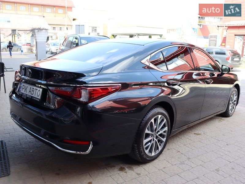 Седан Lexus ES 2022 в Львове