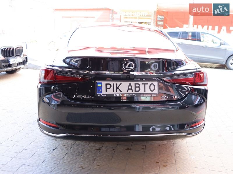 Седан Lexus ES 2022 в Львове