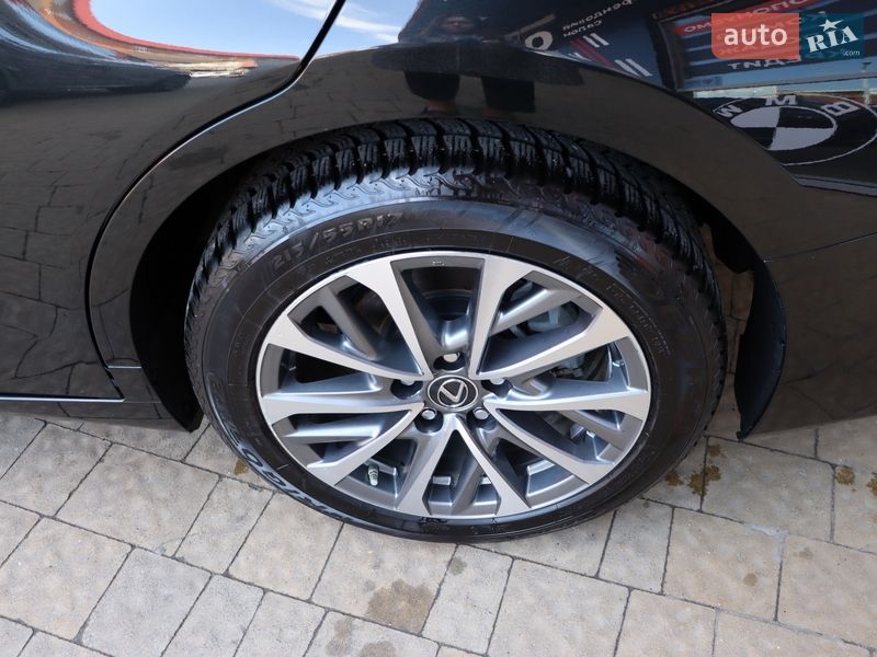 Седан Lexus ES 2022 в Львове