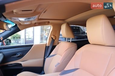 Седан Lexus ES 2022 в Львове