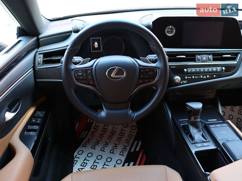 Седан Lexus ES 2022 в Львове